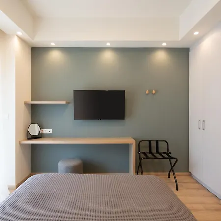 Newly Renovated 2 Bedroom Apartment, 5Min To Metro-2
